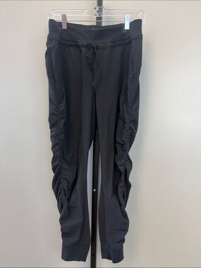 Athleta Black Ruched Ankle-Length Joggers